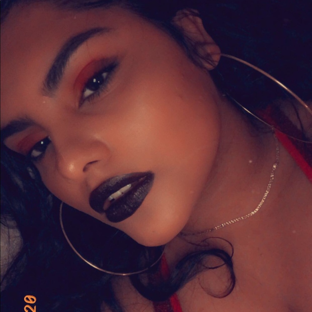 Meet your Posher, Paola
